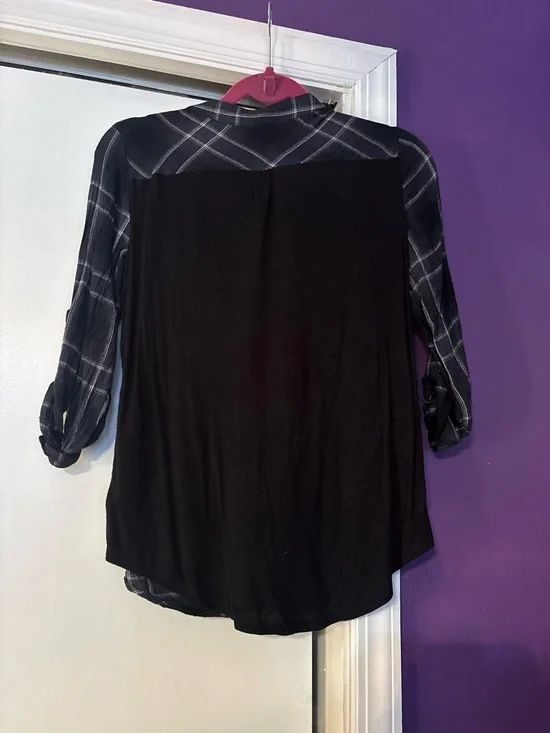 By x By Black Plaid Button-Up Form Fitting Blouse Spring Summer Light - Picture 2 of 4